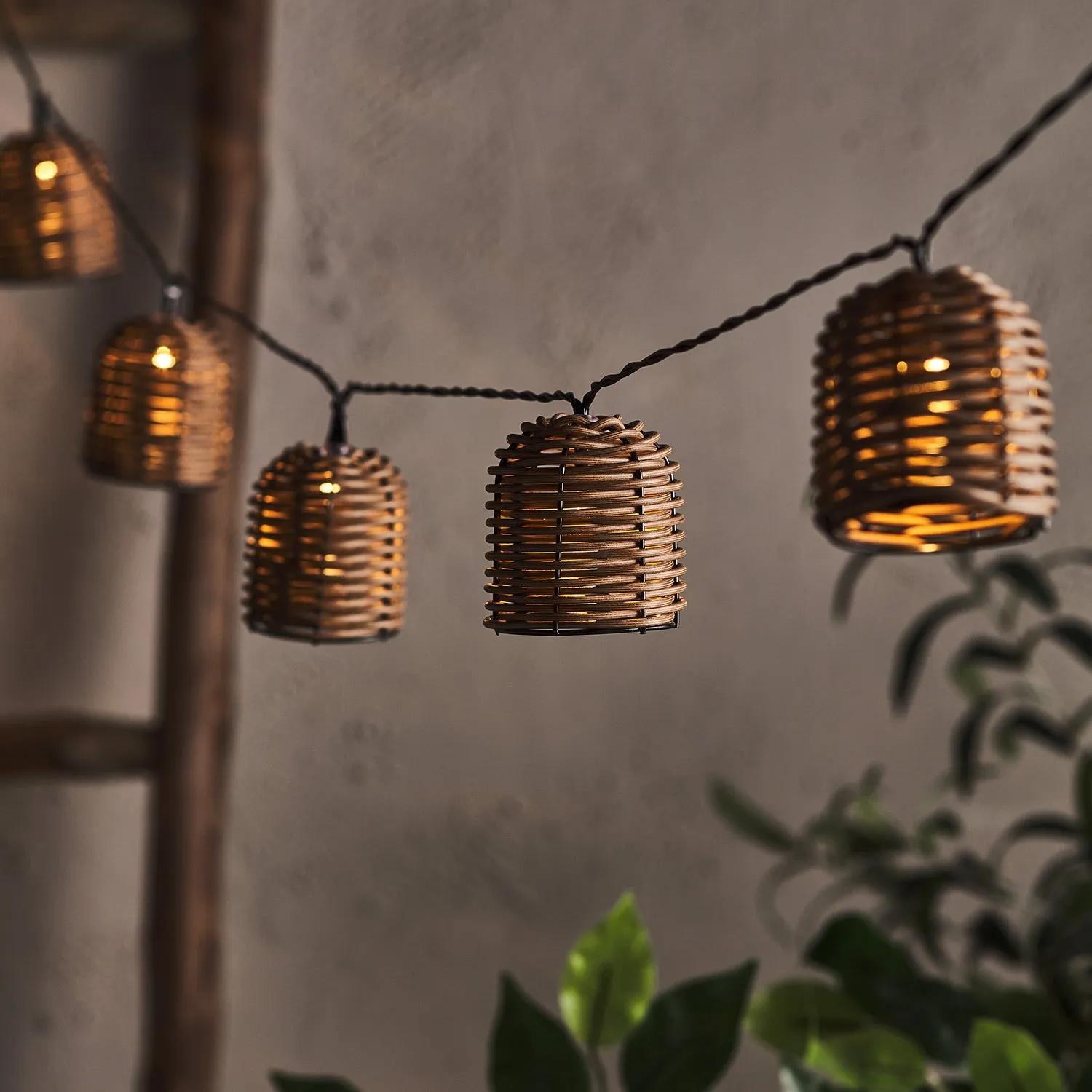 10 Rattan Lantern Solar Fairy Lights