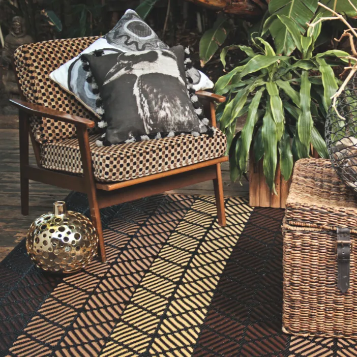 Seattle Chestnut and Walnut Brown African Recycled Plastic Outdoor Rug